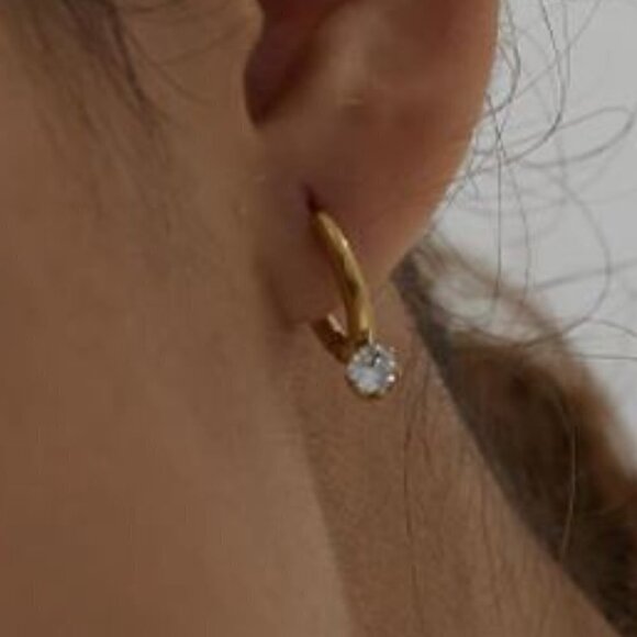 ❤️ Gold Plated Cubic Zirconia Minimalist Hoop Earrings - Picture 5 of 8